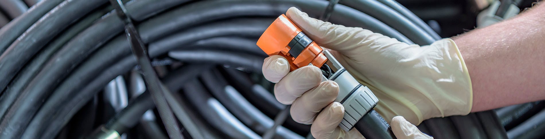 Clavijas y conectores para cables y alambres | Eland Cables